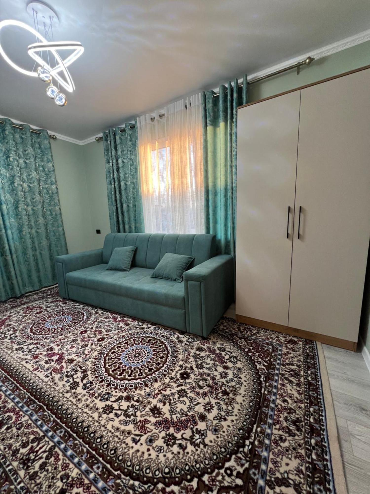 Maral Guesthouse Karakol Exterior foto